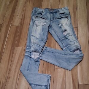 Light Wash Distressed Women’s Skinny Jeans with Zip Accents